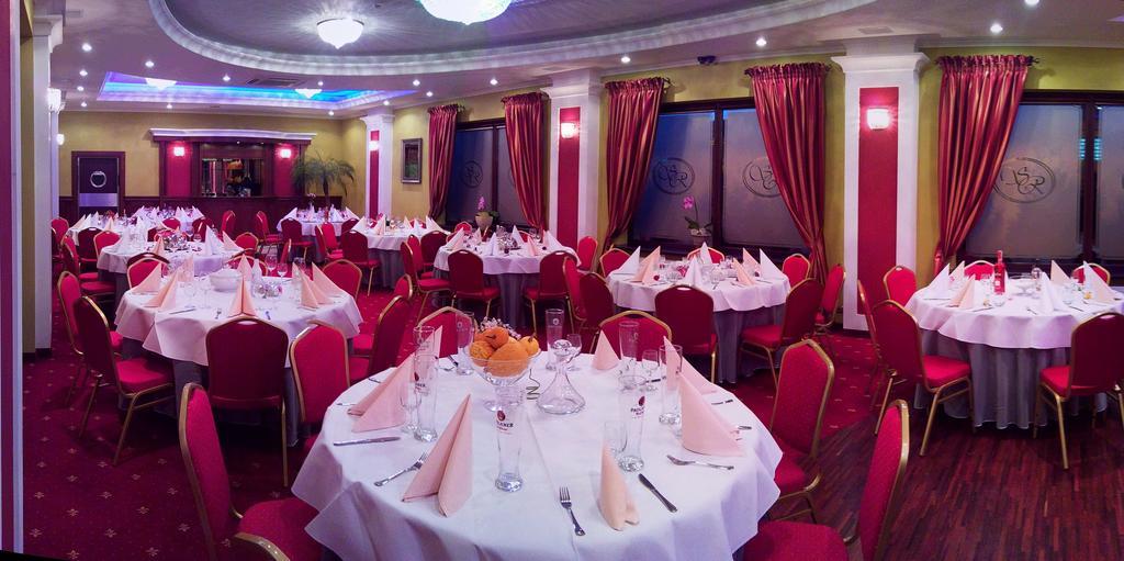 Hotel San Remo Zgierz Kültér fotó