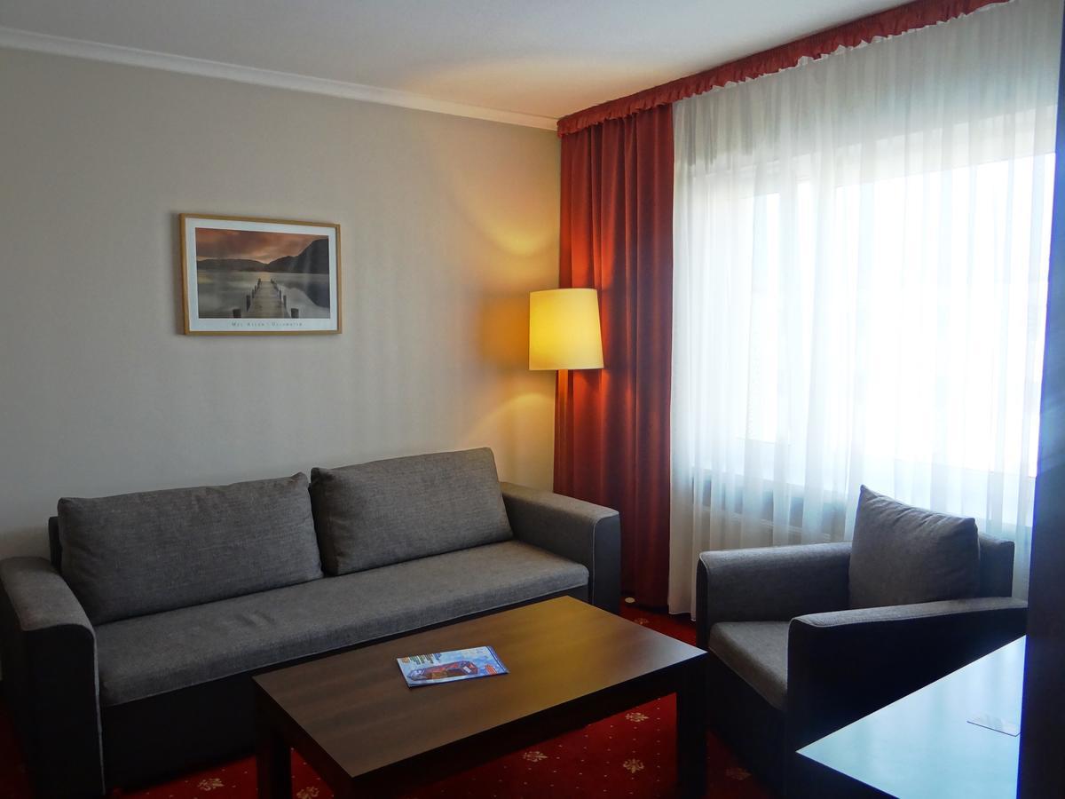 Hotel San Remo Zgierz Kültér fotó