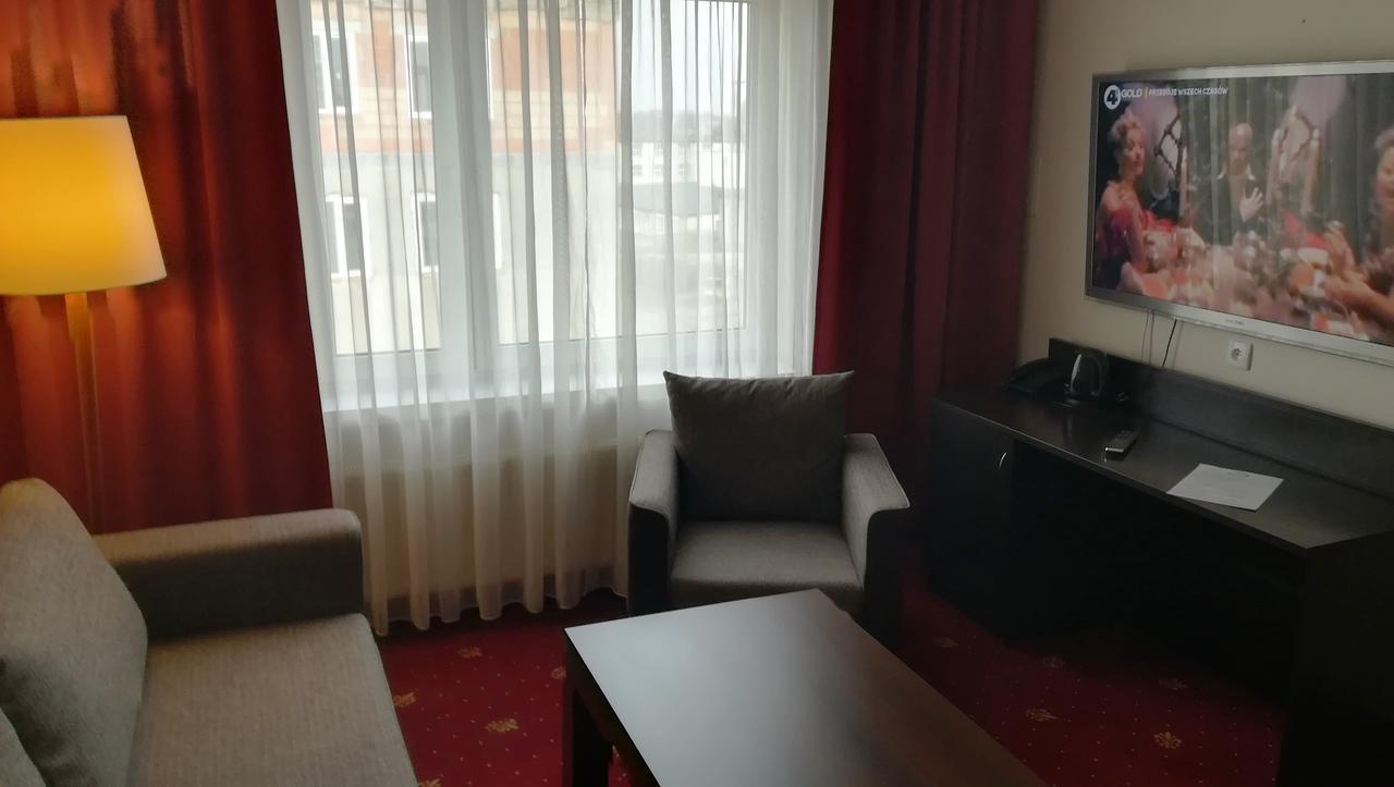 Hotel San Remo Zgierz Kültér fotó