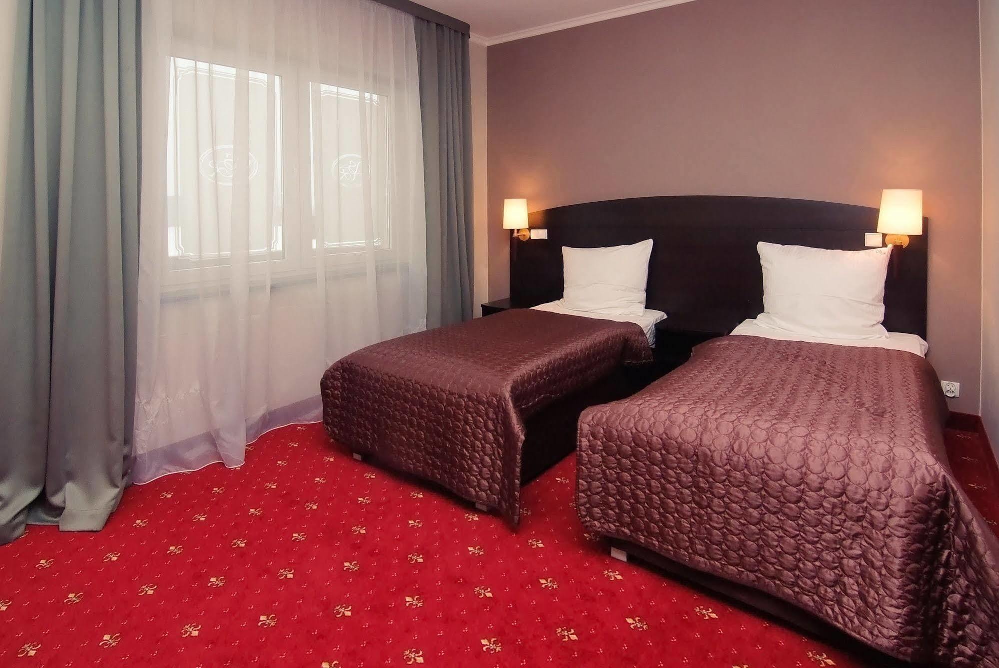 Hotel San Remo Zgierz Kültér fotó