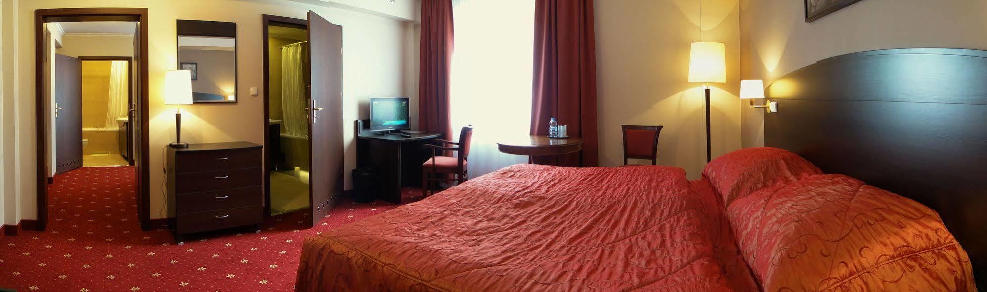 Hotel San Remo Zgierz Kültér fotó