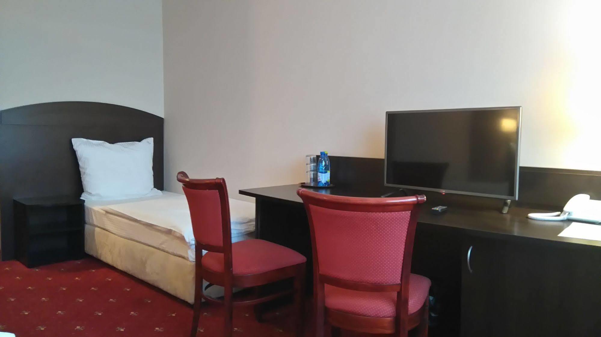Hotel San Remo Zgierz Kültér fotó